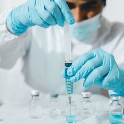 9 Advantages of Using a GCLP Laboratory in Clinical Trials